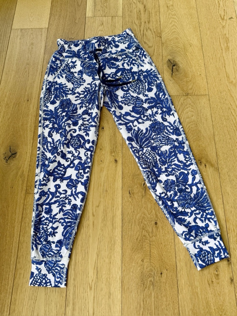 Lilly Pulitzer NWOT Luxletic Ocean Trail Blue White Crop Pants Size S